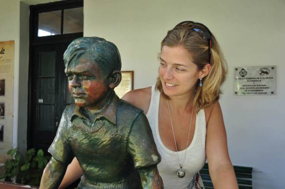 A Ana e o Ernestito, o pequeno Guevara na sua antiga casa em Alta Gracia, na Argentina